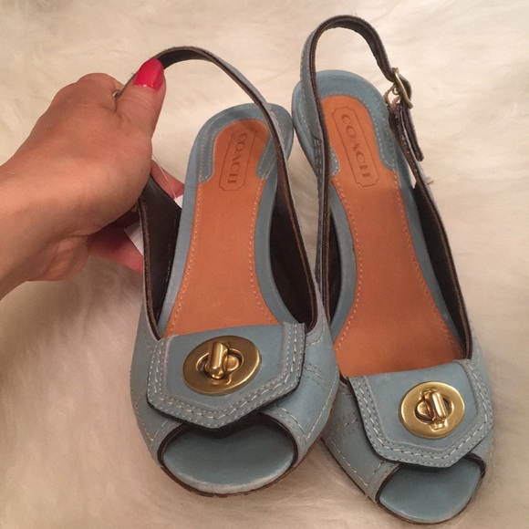 Coach Blue Leather Turn Lock Heel - size 5 - Picture 7 of 8